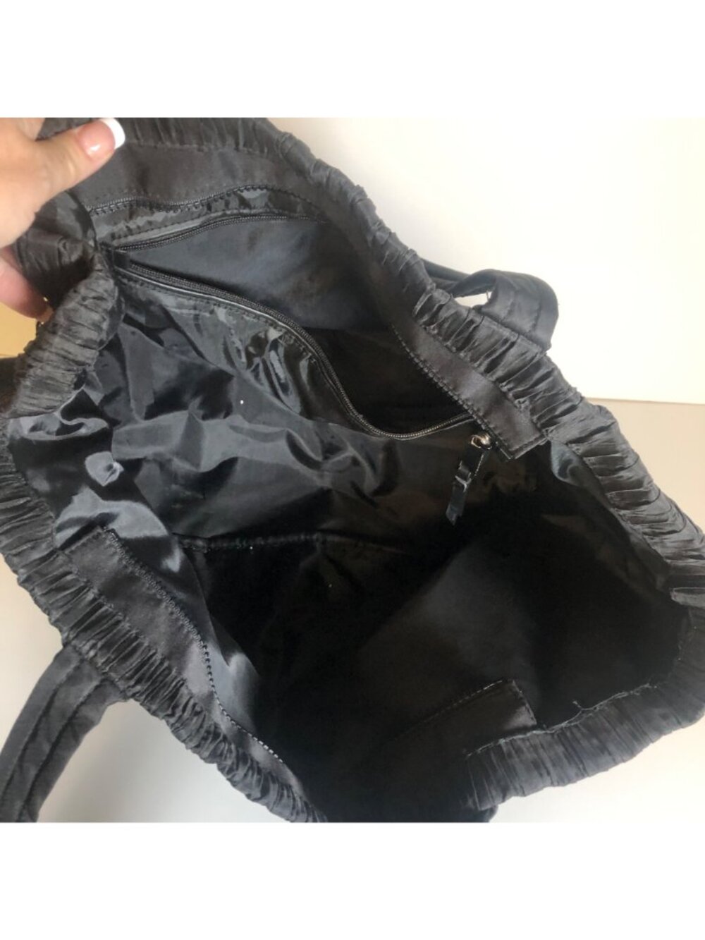 Victorias Secret Black Pleated Tote Bag Double Handles Zip Top Pocket Purse - Picture 6 of 6